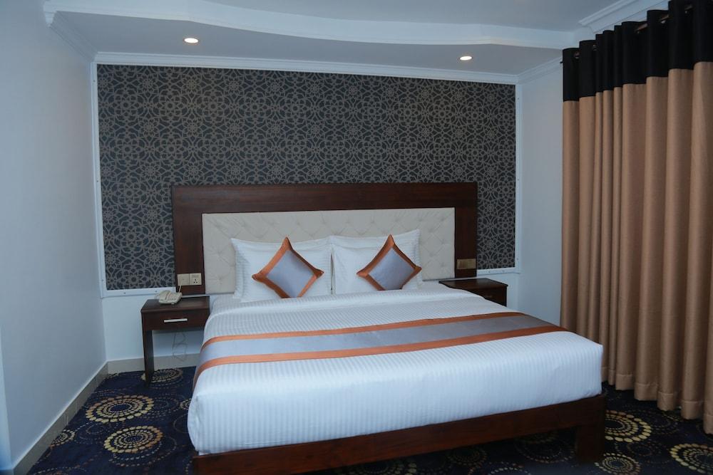 Hotel Galaxy Grand 3*